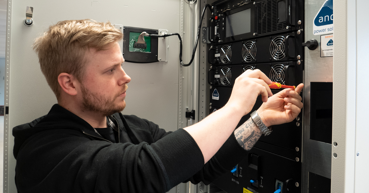 Our service technician, rjan Frostad Olsen is setting up a modular Flexi Pro solution.